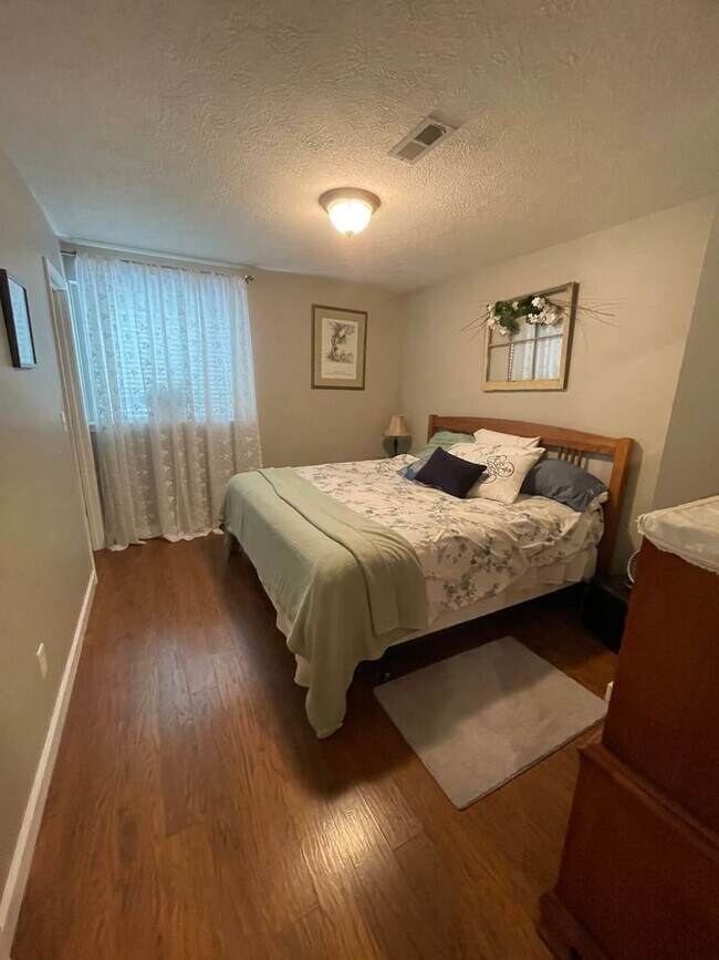 Building Photo - PRE-LEASING - Fully Furnished 6mo Short Term Rental in Ozark