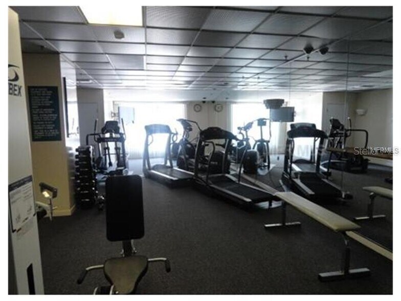 Building Photo - 455 Longboat Club Rd