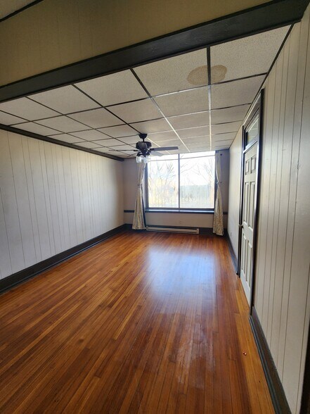 Building Photo - 321 N Main St