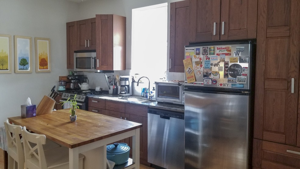 Kitchen 5 - 2017 W Cullom Ave