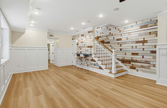 Building Photo - 464 C Ave