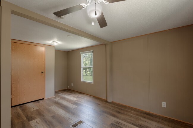 Building Photo - 37 C Riverside Ln