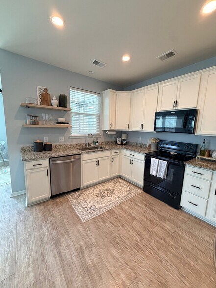 Building Photo - 1355 Hermitage Ln