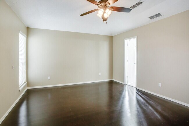 Building Photo - 142 N Utica Ave