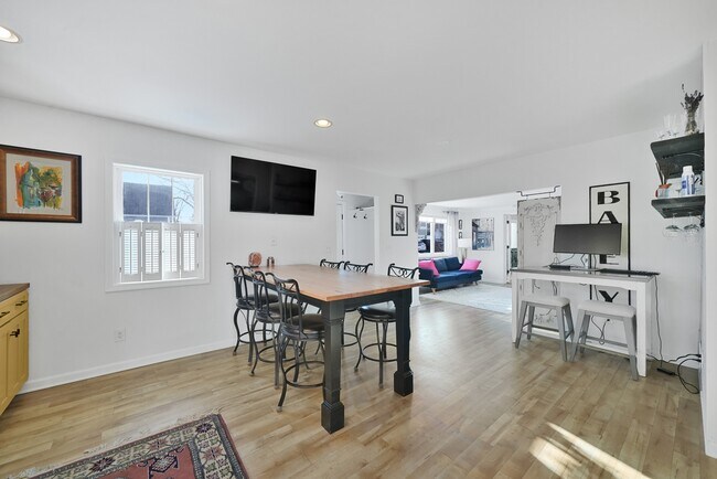 Building Photo - 814 Locust St