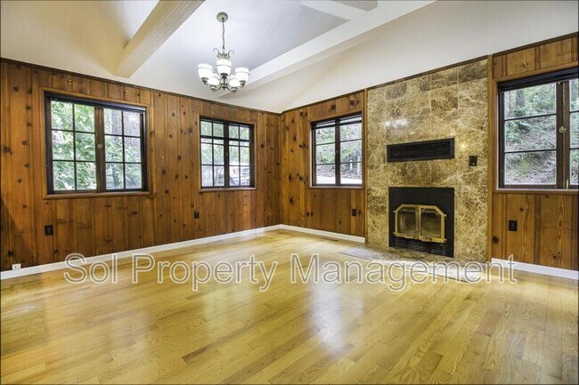 Building Photo - 153 Pine Ave