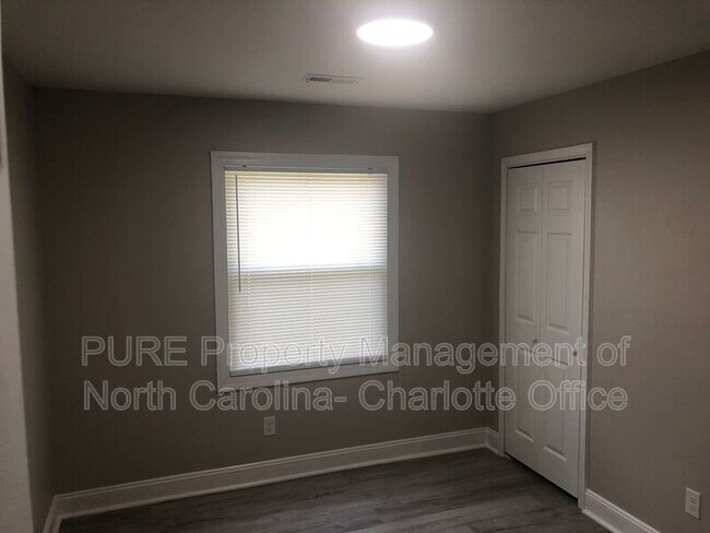 Building Photo - 805 Haywood St