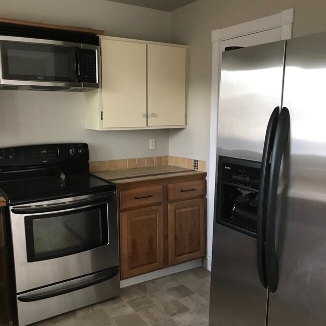 Building Photo - 3 BEDROOM, 1.5 BATHROOM BUFFALO RIDGE TOWNHOUSE