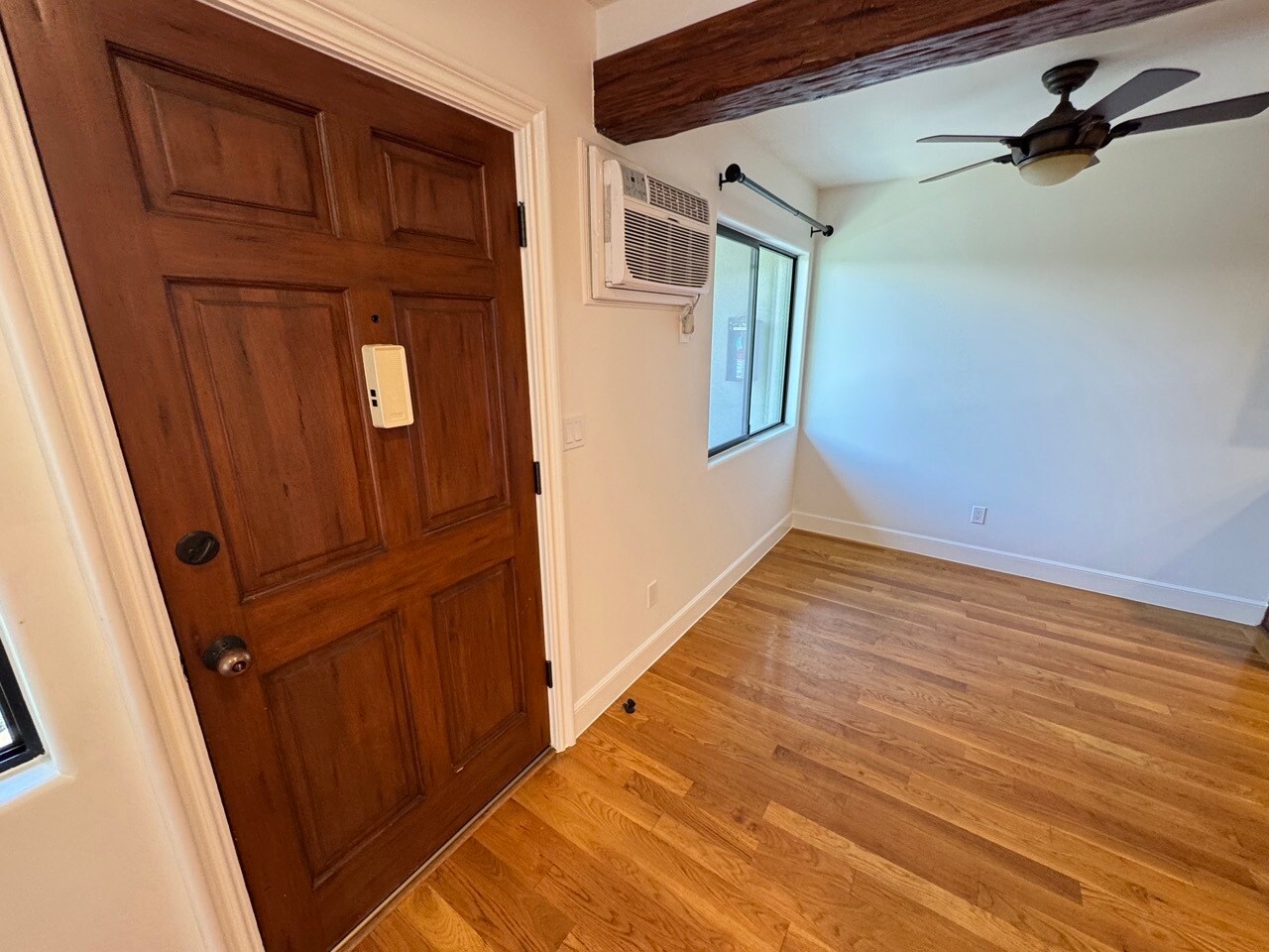 Building Photo - 625 N Hayworth Ave