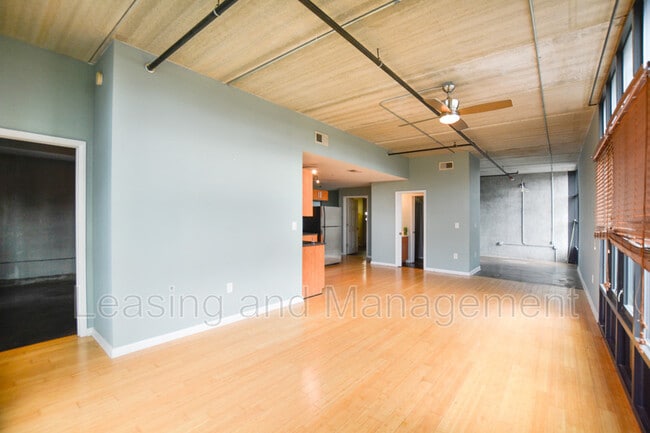 Building Photo - 1 Cool Blow St