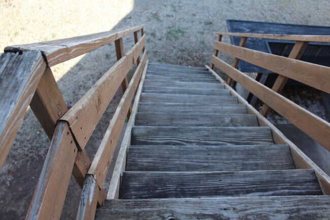 Building Photo - Huge Playroom - Family Room!