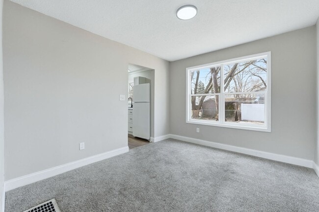 Building Photo - 3-Bedroom w/ New Kitchen Appliances