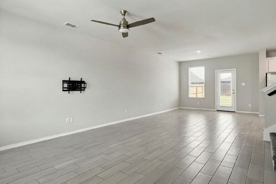 Building Photo - 944 Ravenwood Ln