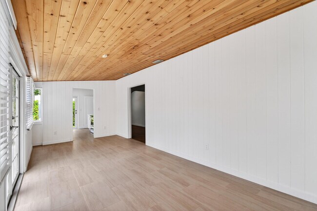 Building Photo - 236 Greymon Dr