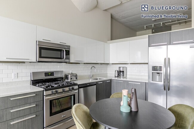 Building Photo - 1313 W Randolph St