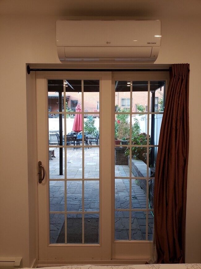 Building Photo - 15 E 117th St