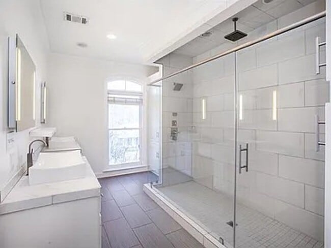 Building Photo - 105 Broadfoot Cir