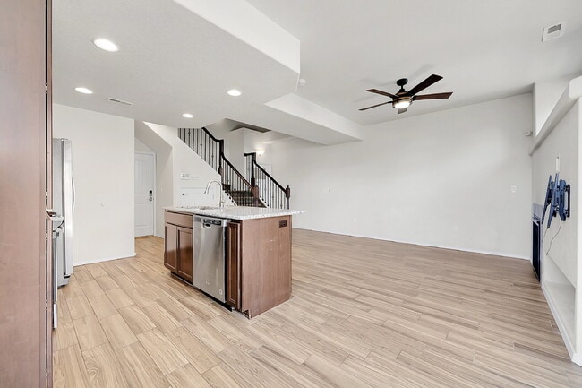 Building Photo - $1,849.00 - 3 Bed, 2.5 Bath Townhome in CO Springs with AC and In Unit Laundry!