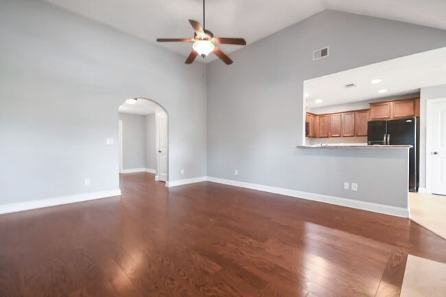 Building Photo - Pet Friendly Three Bedroom!