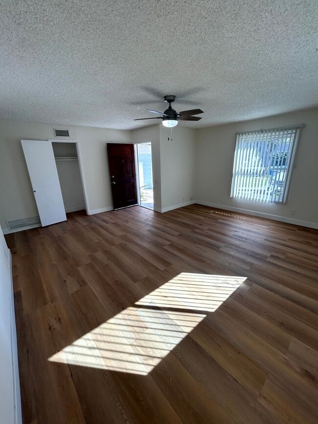 Building Photo - Spacious 4-Bed, 2-Bath Home with a Large Backyard in Prime West Hills!