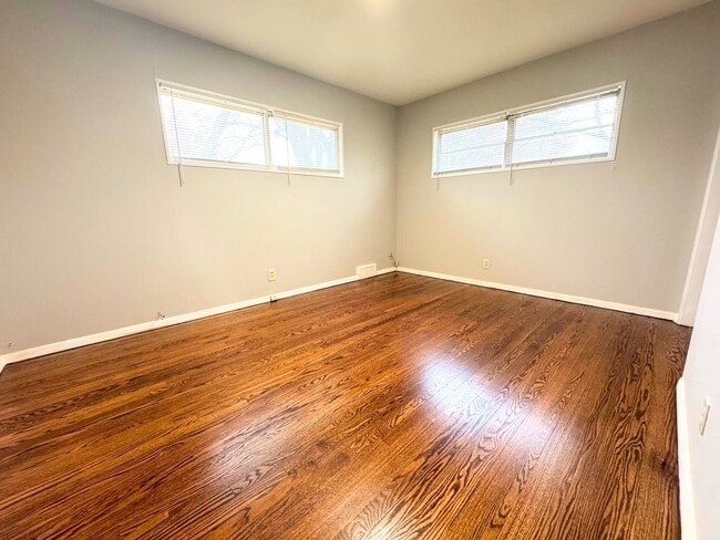 Building Photo - Charming Mid-Century Home with Basement and Fenced Backyard!