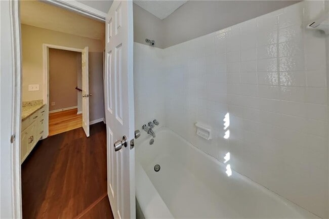 Building Photo - 3575 Brookhill Cir