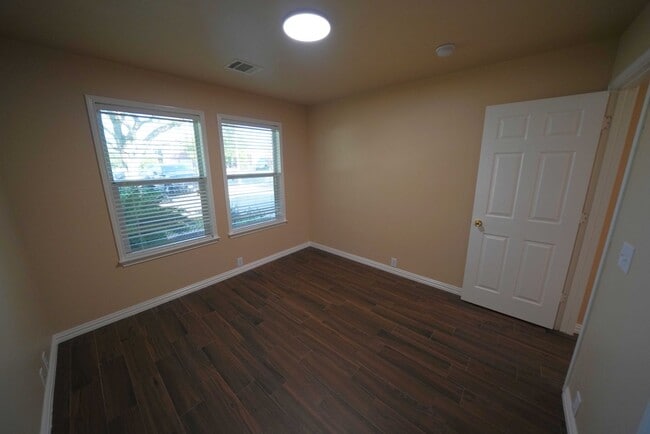 Building Photo - Immaculately upgraded and maintained home now available in Cibolo! Realtor Commission: $550