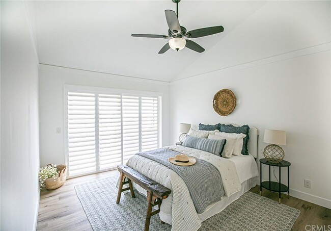 Building Photo - Beautifully Remodeled Single-Story Condo i...