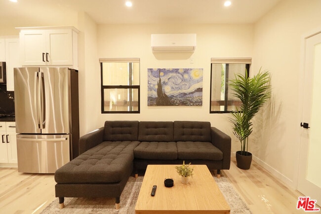 Building Photo - 9040 Phyllis Ave