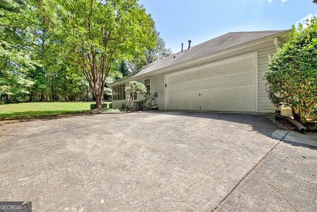 Building Photo - 45 Paces Landing Dr