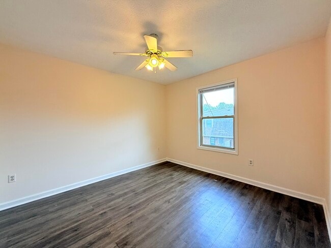 Building Photo - 245 Maryland Dr