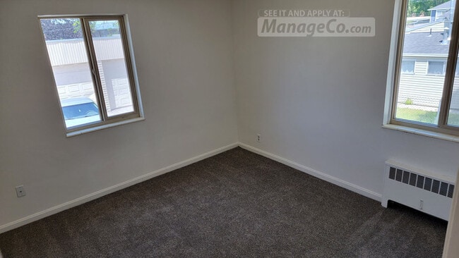 Building Photo - Large Bountiful 2 Bed with Garage