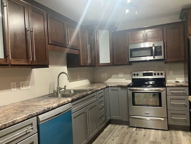 Building Photo - Behrell Condo