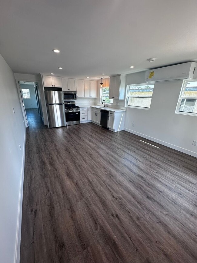 Building Photo - 611 Silver Strand Blvd