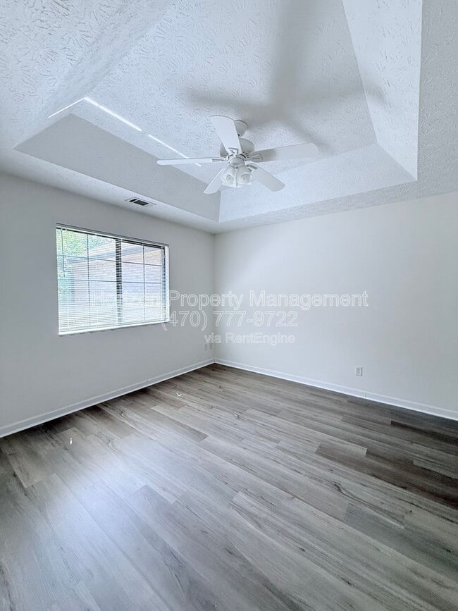 Building Photo - 3987 Hidden Hollow Dr