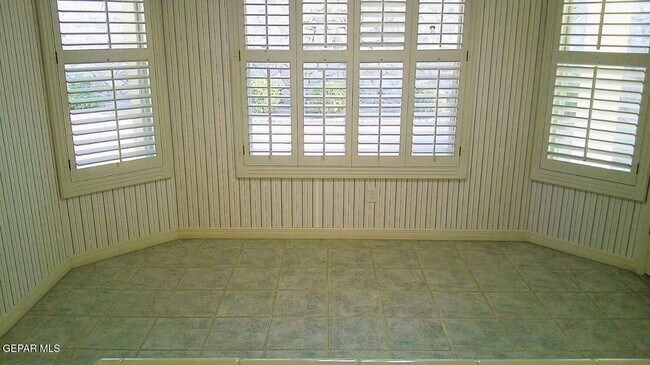 Building Photo - 6901 Mineral Ridge Dr