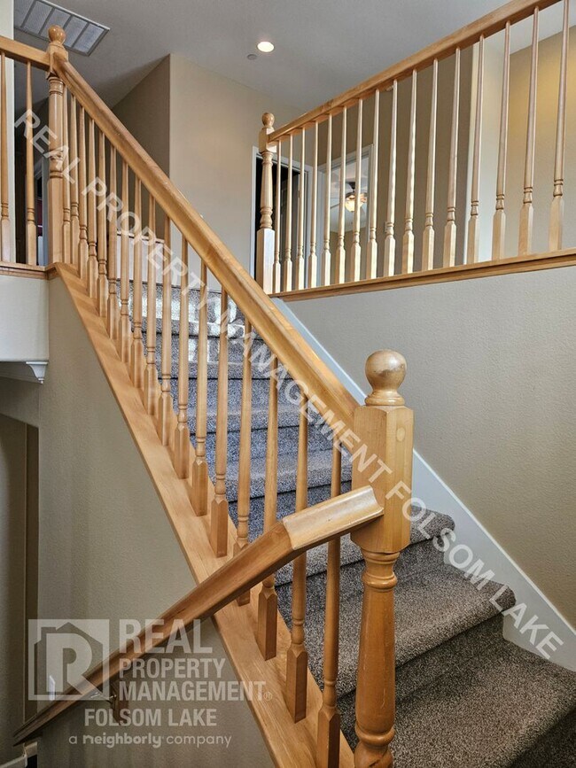 Building Photo - Lincoln Crossing Gated Community 3-Bedroom...