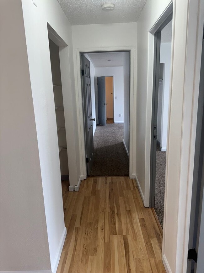 Building Photo - Spacious condo unit in East Anchorage