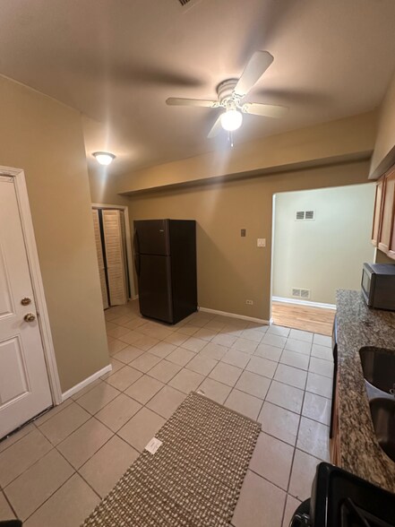 Building Photo - 7223 S Euclid Ave