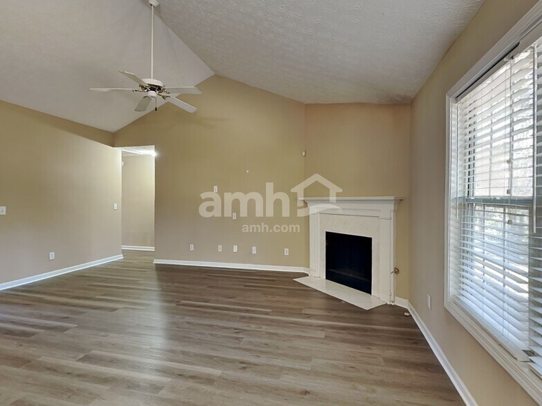 Building Photo - 725 Windsor Brook Ln