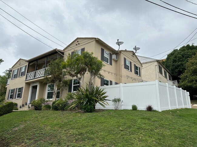 Primary Photo - 3249 Rowena Ave
