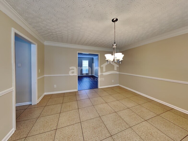 Building Photo - 1311 Aberdare Dr