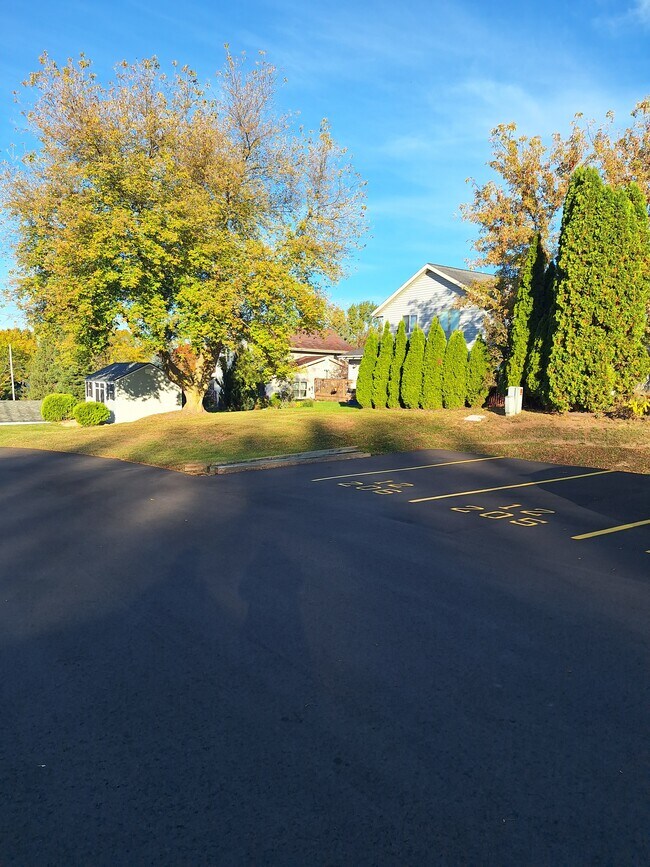 Exterior Parking - 1712 Creek Rd