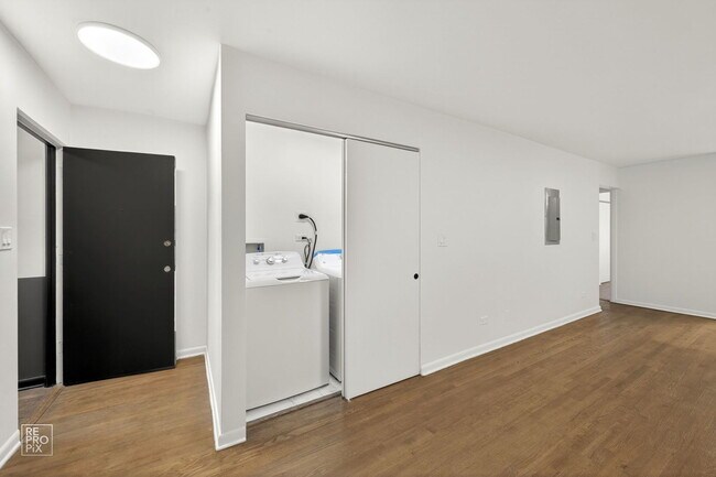 Building Photo - 7359 N Winchester Ave