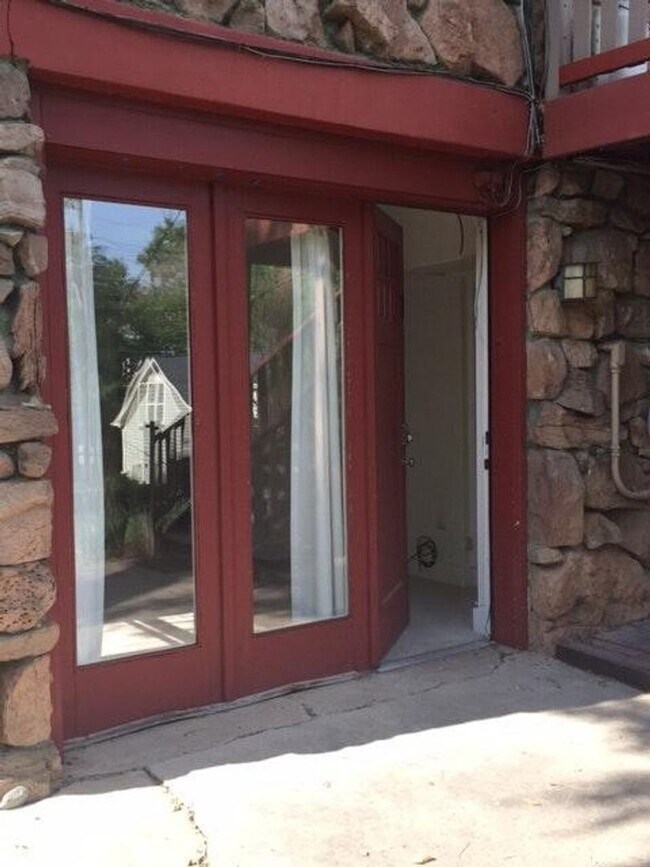 Building Photo - 1528 Mapleton Ave