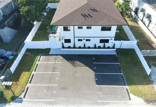 Primary Photo - 630 NE 166th St