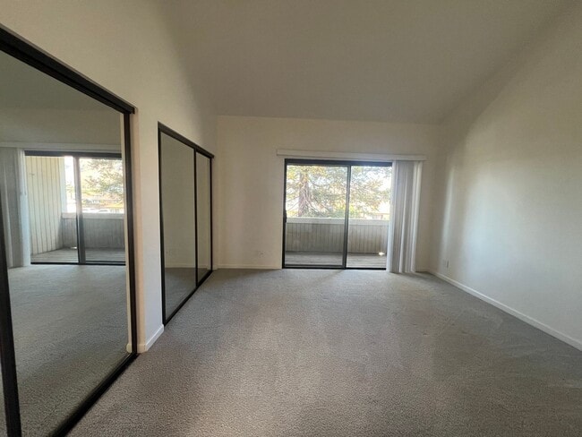 Building Photo - Stunning, spacious and large Milpitas cond...