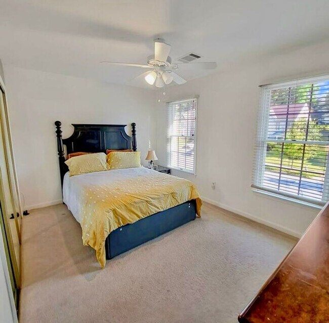 Building Photo - Amazing 5 BR/3.5 BA Single-Family Home in ...