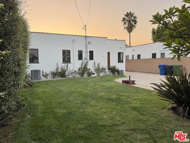 Building Photo - 326 N La Jolla Ave