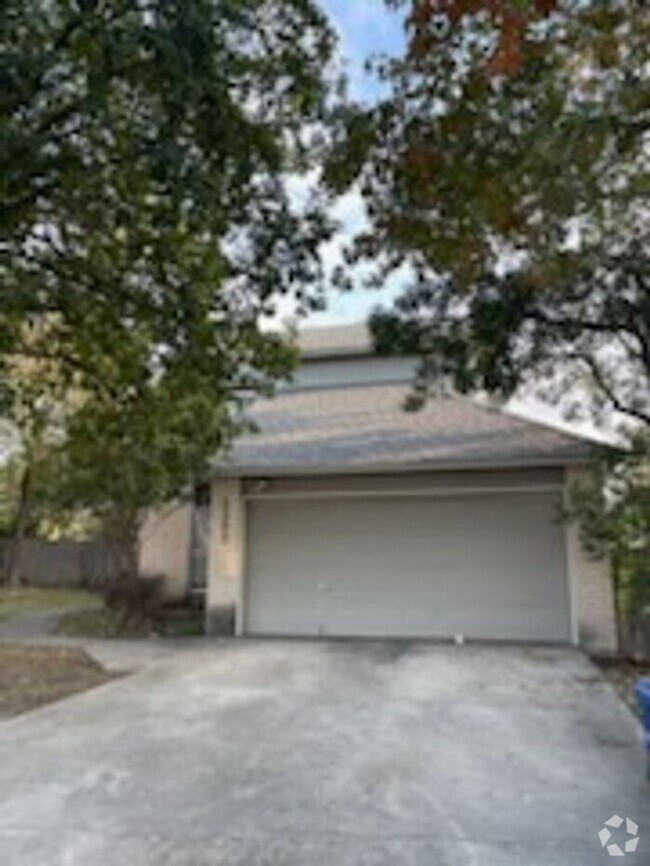 Building Photo - Beautiful remodeled 3 bed 2.5 bath